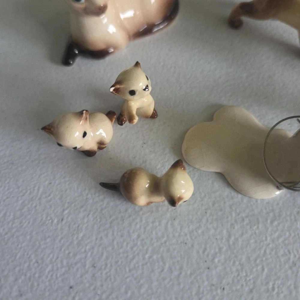 Vintage Hagen Renaker 4 Miniature Siamese Kittens Drinking Milk Mom Dad Family